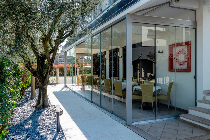 Prodotti freschi in veranda durante la colazione all’Hotel Arena di Sirmione