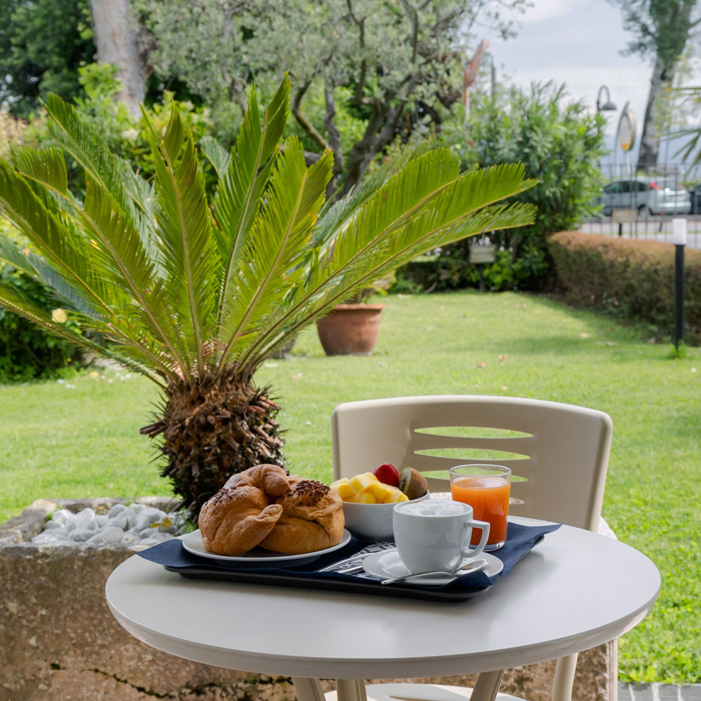 Hotel Arena Sirmione | Hotel 3 Stelle con Piscina Vista Lago