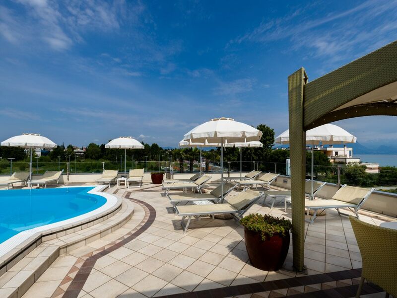 Pool & relax |