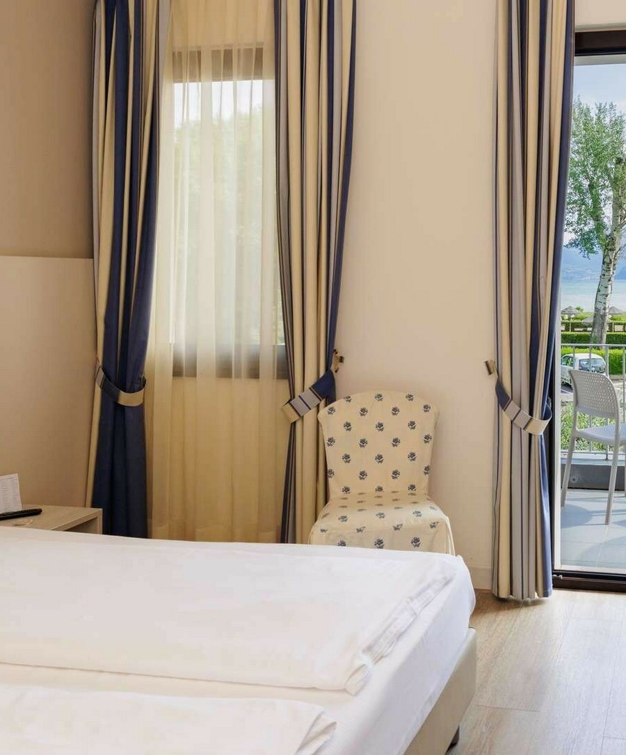 Camera Matrimoniale Superior con balcone e vista lago | Il risveglio con vista sul lago.